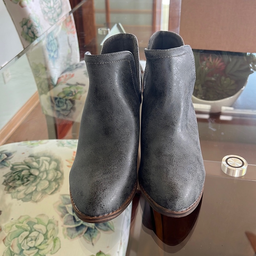 Grey toned ankle booties